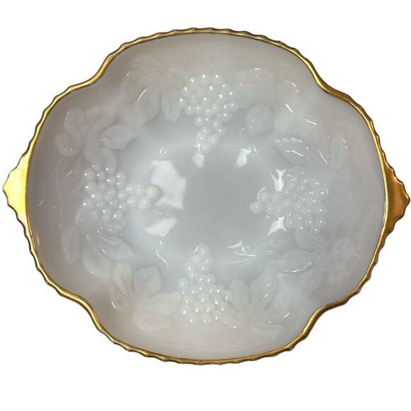 Vintage Anchor Hocking Milk Glass With Gold Trim Fruit Bowl 8.5" D X 2.75" H - Picture 1 of 4